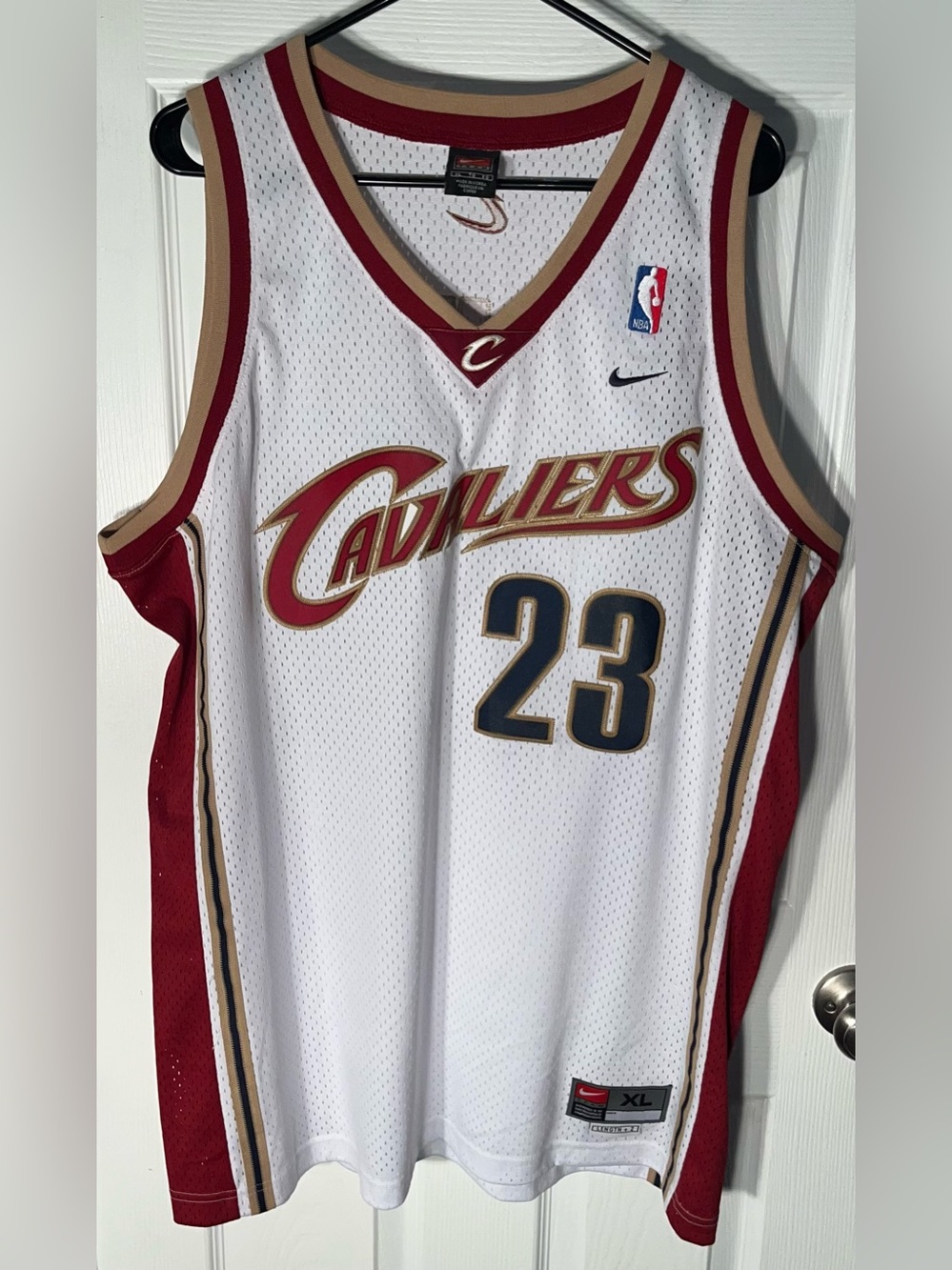 Men’s XL Vintage Nike Cleveland Cavaliers Lebron James Swingman Jersey White #23